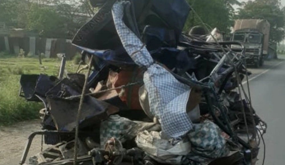 पश्चिम बंगाल में सड़क हादसा, बर्दवान में वाहन से टकराया डंपर, 5 लोगों की दर्दनाक मौत 