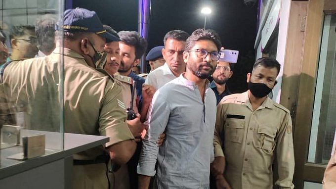 कांग्रेस ने जिग्नेश मेवाणी की गिरफ्तारी पर उठाए सवाल, गैरकानूनी और बीजेपी की तानाशाही का नया सबूत बताया