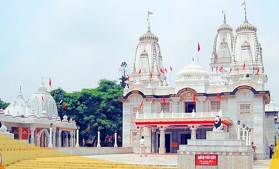 यूपी में मंदिरों, धार्मिक स्थलों की बढ़ाई जा रही सुरक्षा, जानें क्या है कारण? 