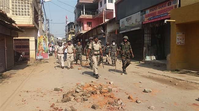 झारखंड के खूंटी में धार्मिक जुलूस के दौरान भड़का सांप्रदायिक तनाव, दो पक्षों में पत्थरबाजी, जिला मुख्यालय बंद