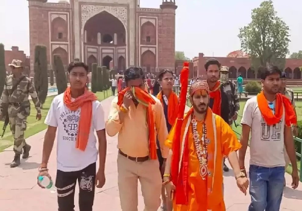 उत्तर प्रदेश में ईद की खुशियों पर खौफ का साया, कई इलाकों में सांप्रदायिक तनाव बढ़ाने की घटनाएं