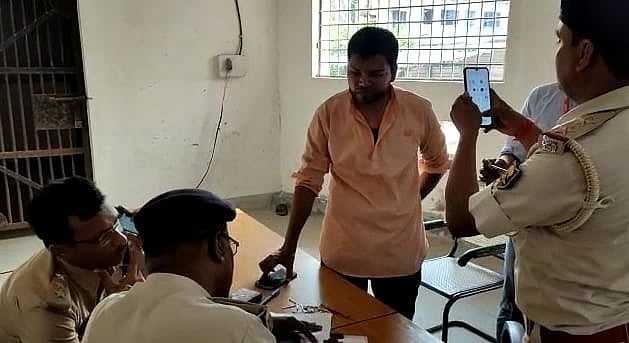 नीतीश की सुरक्षा में फिर बड़ी चूक, नालंदा में कार्यक्रम के दौरान बम धमाका, सीएम सुरक्षित, पर उठे गंभीर सवाल