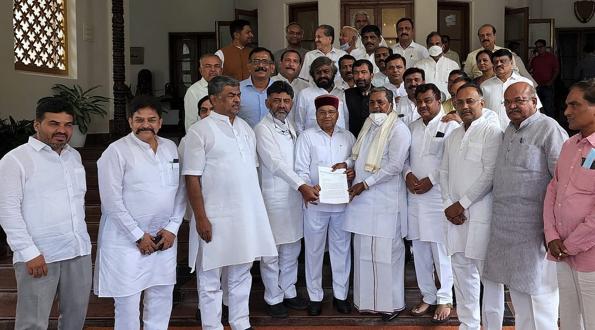 कर्नाटक: कांग्रेस नेताओं ने की राज्यपाल से मुलाकात, मंत्री ईश्वरप्पा की बर्खास्तगी और तत्काल गिरफ्तारी की मांग