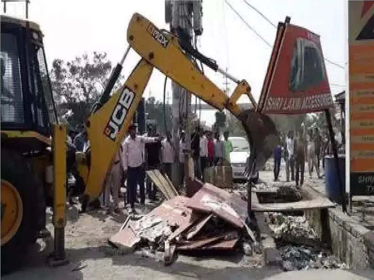 यूपी में अब महाराज की छवि पर ही चलने लगा है 'बाबा का बुलडोजर', ठेले वालों के लिए इंतजाम किए बिना हो रही कार्यवाही