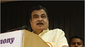 सरकारी कार्यक्रम में फिर दिखी BJP कार्यकर्ताओं की गुंडागर्दी, गडकरी के सामने तेलंगाना के मंत्री का भाषण रोका