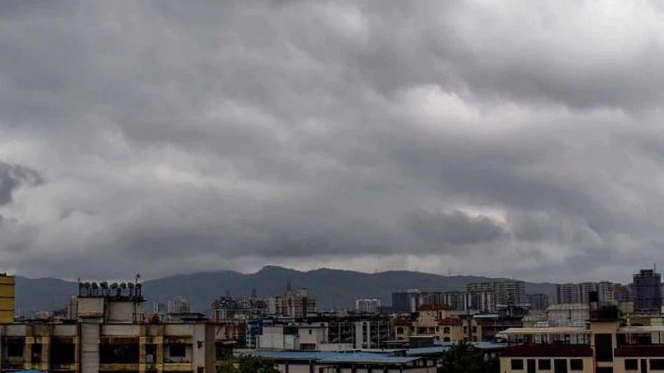 दिल्ली: राजधानी में बदलेगा मौसम का मिजाज, भीषण गर्मी से मिलेगी राहत, बारिश की संभावना 