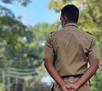 उत्तर प्रदेश के गांव में मिला जला हुआ पूजा पंडाल, फैली सनसनी, भारी सुरक्षा बल तैनात