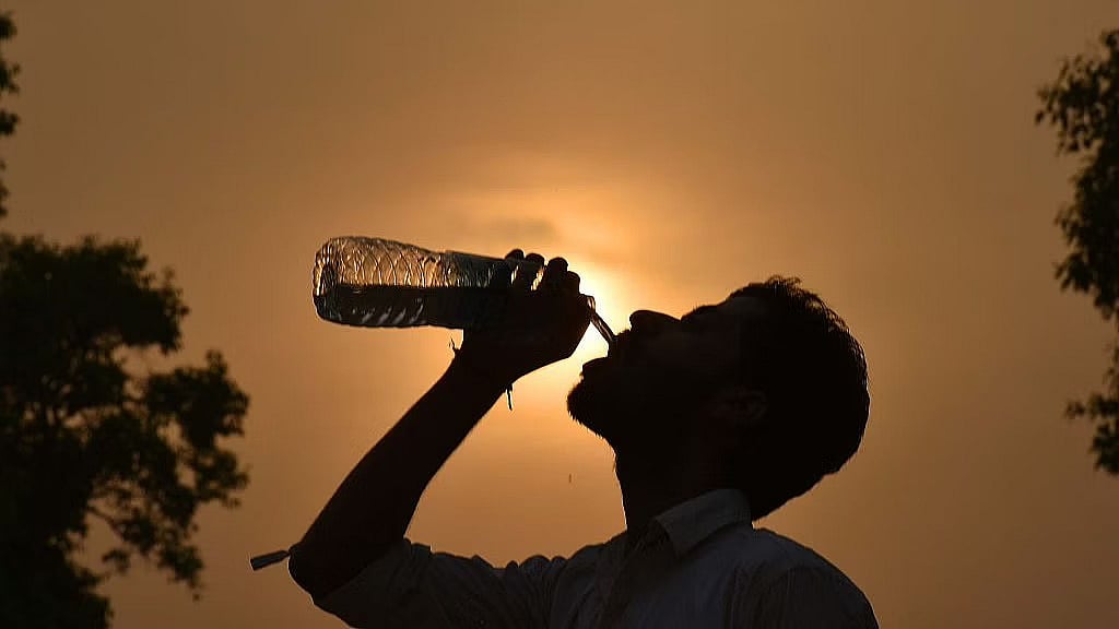दिल्ली वालों को चिलचिलाती गर्मी से अभी नहीं मिलेगी राहत, गुरुवार तक पारा 44 डिग्री तक पहुंचेगा 