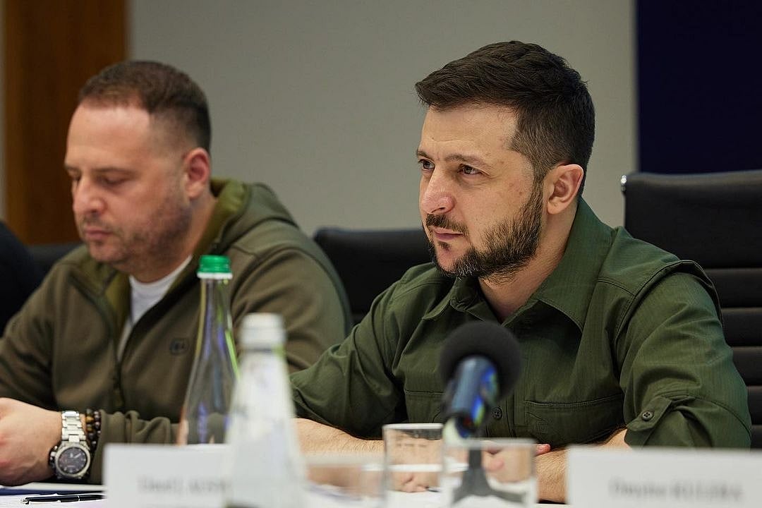 Ukraine War: जेलेंस्की ने कीव में एक और सामूहिक कब्र मिलने का किया दावा, कहा- 900 लोगों को मार डाला 