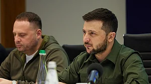 Ukraine War: जेलेंस्की ने कीव में एक और सामूहिक कब्र मिलने का किया दावा, कहा- 900 लोगों को मार डाला