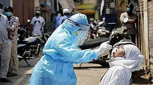 दिल्ली में तेजी से बढ़ते कोरोना से दहशत! केजरीवाल के स्वास्थ्य मंत्री बोले- मामले ज्यादा आ रहे हैं, लेकिन...