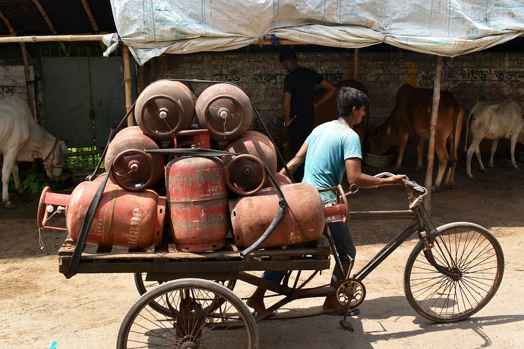 महंगाई की मार जारी, फिर बढ़े LPG के दाम, दिल्ली में 1000 रुपये के पार, कमर्शियल LPG के दामों में भी इजाफा