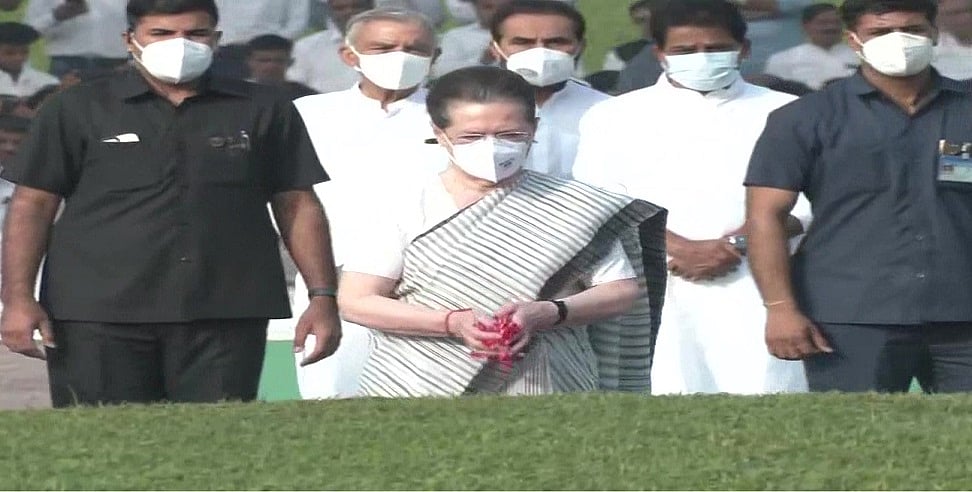 देश के पहले पीएम पंडित नेहरू की पुण्यतिथि, सोनिया गांधी समेत कांग्रेस के कई बड़े नेता पहुंचे शांति वन, दी श्रद्धांजलि