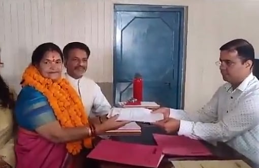 चंपावत उपचुनाव के लिए कांग्रेस प्रत्याशी निर्मला गहतोड़ी ने नामांकन दाखिल किया, सीएम पुष्कर धामी को देंगी चुनौती