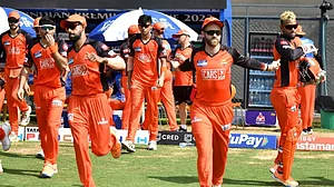 KKR vs SRH: IPL 15 में आज दोनों टीमों के लिए करो या मरो की लड़ाई! जानें कोलकाता के सामने हैदराबाद का है कैसा रिकॉर्ड?