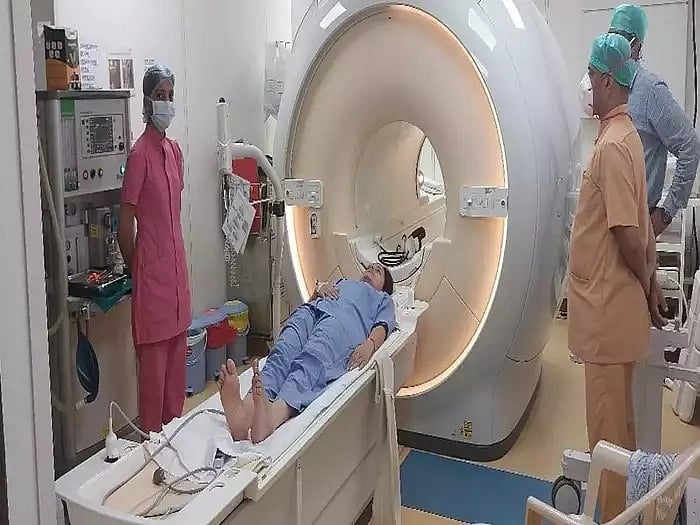 नवनीत राणा की अस्पताल वाली फोटो कैसे हुई लीक? शिवसेना ने मांगा जवाब, लीलावती अस्पताल के खिलाफ दर्ज कराई शिकायत    