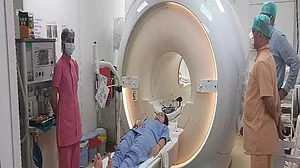 नवनीत राणा की अस्पताल वाली फोटो कैसे हुई लीक? शिवसेना ने मांगा जवाब, लीलावती अस्पताल के खिलाफ दर्ज कराई शिकायत