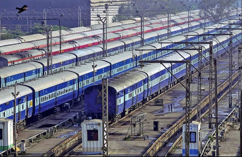 अर्थजगत की खबरें: रेलवे खत्म करेगा कई पद, आउटसोर्सिंग से भरेगा, मस्क के 90 मिलियन ट्विटर फॉलोअर्स में से आधे फेक