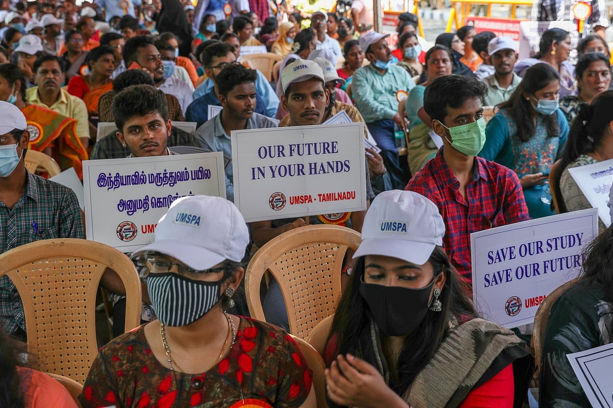 यूक्रेन से लौटे छात्रों ने भारत में पाठ्यक्रम पूरा करने की मांग, प्रदर्शन कर रखी ये मांगें