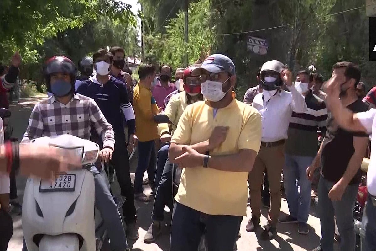 घाटी में कश्मीरी पंडित राहुल भट्ट की हत्या के खिलाफ विरोध प्रदर्शन तेज, प्रदर्शनकारियों ने की LG से ये मांग
