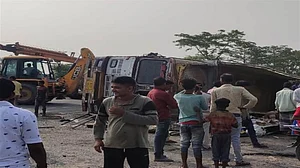 बिहार में दर्दनाक सड़क हादसा, कश्मीर जा रहे राजस्थान के 8 मजदूरों की दर्दनाक मौत, कई की हालत गंभीर