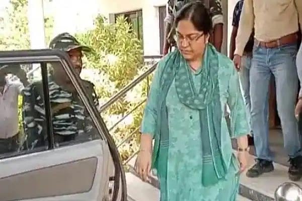 IAS पूजा सिंघल बनीं कैदी नंबर 1187, जानें रांची के बिरसा मुंडा जेल में कैसी होगी खातिरदारी