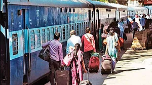 CPI ने ट्रेन में वरिष्ठ नागरिकों की रियायत बहाल करने की उठाई मांग, सांसद बिनॉय विश्वम ने रेल मंत्री को लिखा पत्र