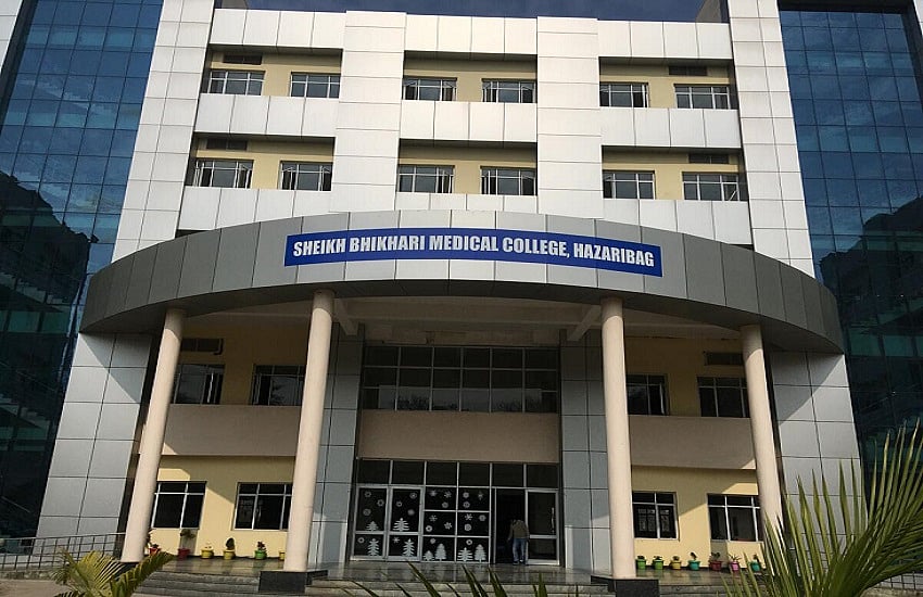 सरकारी अस्पताल में डेढ़ साल तक डॉक्टरी करता रहा 'मुन्नाभाई', गूगल सर्च से करता था इलाज