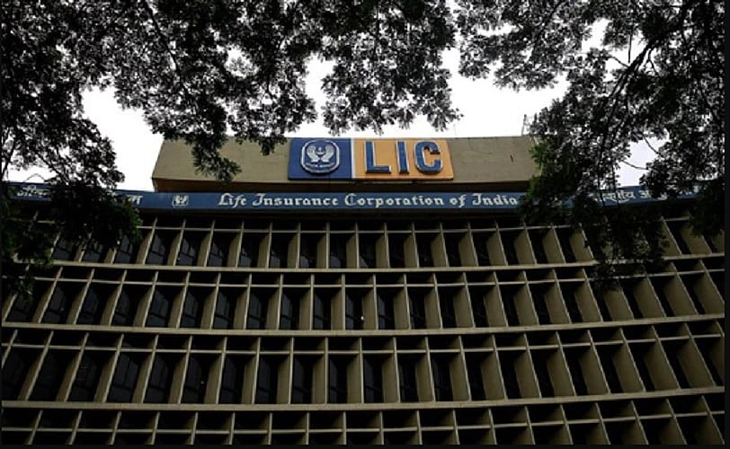 LIC के आईपीओ से सरकार को होगा 50,000 करोड़ का नुकसान, संदिग्ध प्रक्रिया और निवेशकों के दबाव में बेची जा रही कंपनी