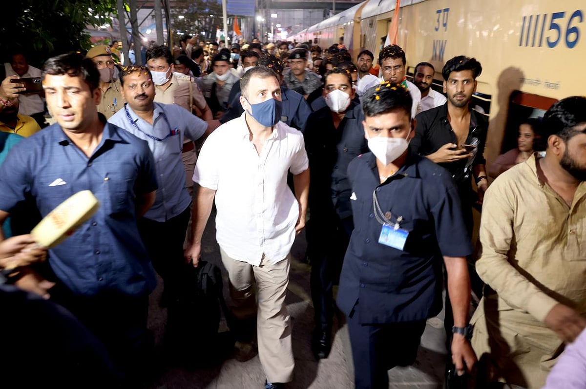 कांग्रेस चिंतन शिविरः राहुल गांधी ट्रेन से दिल्ली से उदयपुर के लिए हुए रवाना, स्टेशन पर कुली संघ ने की मुलाकात