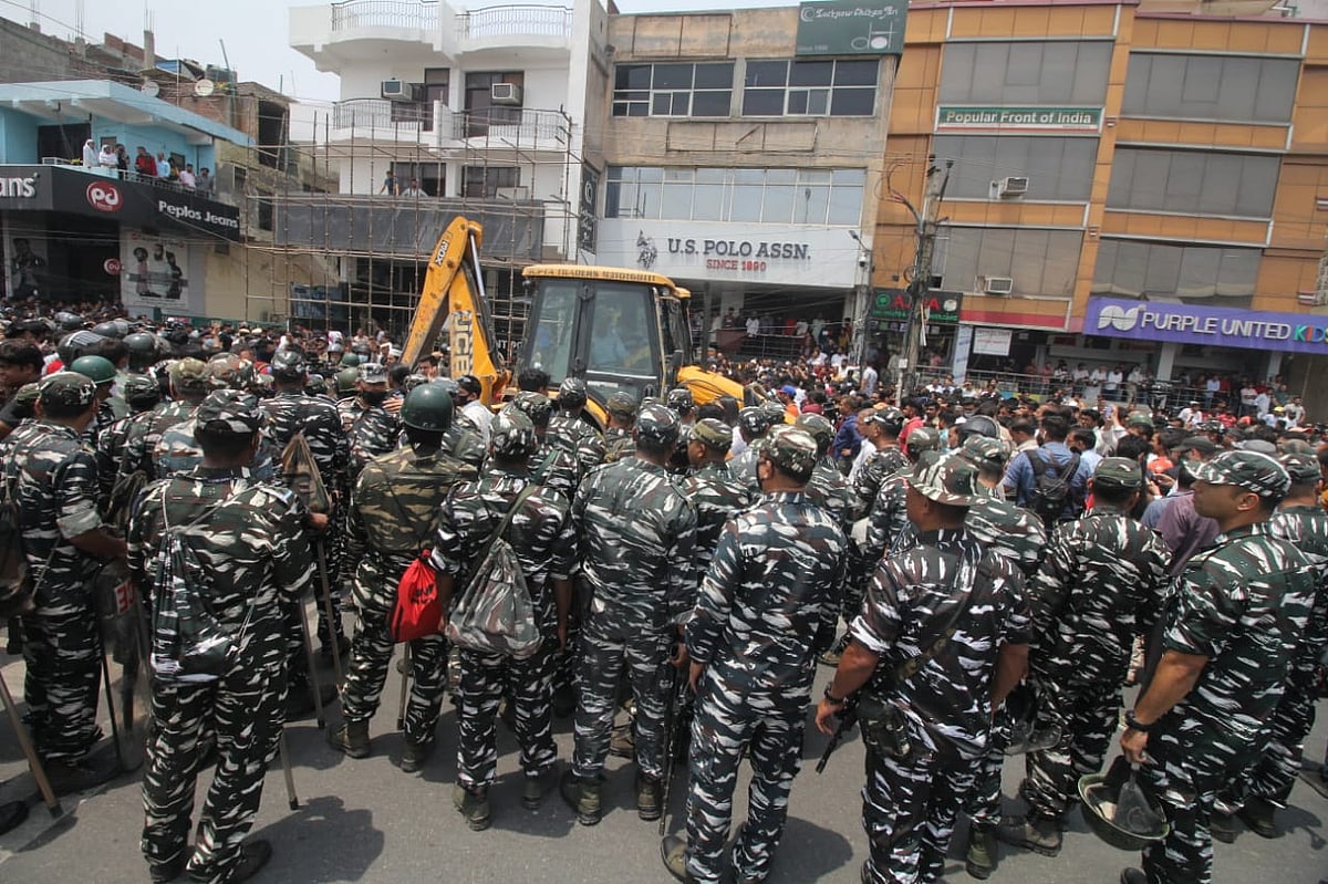 वीडियो: शाहीनबाग में अतिक्रमण का हो रहा विरोध, MCD-BJP के खिलाफ नारेबाजी कर रहे लोग, भारी पुलिस बल तैनात  