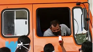 केरल में कोरोना के बाद 'टोमैटो फ्लू' ने बढ़ाई टेंशन, कई बच्चे चपेट में, तमिलनाडु ने सीमा पर बढ़ाई चौकसी