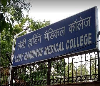 दिल्ली: हड़ताल पर लेडी हार्डिंग के रेजिडेंट डॉक्टर, जानें क्यों और क्या है मांग?