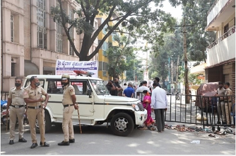 कर्नाटक के मंदिर में दलितों को प्रवेश से रोकने पर तनाव, यादगीर जिले के कई गांवों में धारा 144 लागू
