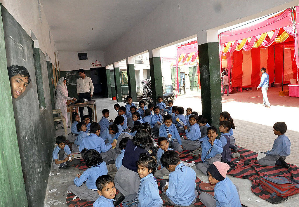 यूपी में योगीराज का कमाल, बिना किताबों के ही सरकारी स्कूलों में पढ़ रहे हैं करीब दो करोड़ नौनिहाल