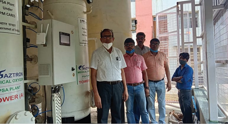 योगी के दावों का सच: ऑक्सीजन प्लांट लगाए लेकिन टेक्नीशियन हैं नहीं, सो सब ठप 