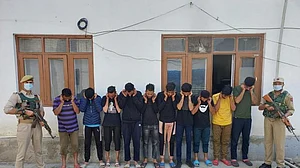 यासीन मलिक के घर के बाहर देशविरोधी नारे लगाने पर 10 लोग गिरफ्तार, कल NIA कोर्ट ने सुनाई थी उम्र कैद की सजा