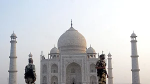 ताजमहल किसने बनवाया पहले रिसर्च करो, यूनिवर्सिटी जाओ, PHD करो, तब कोर्ट आना; ताजमहल विवाद पर HC की याचिकाकर्ता को फटकार