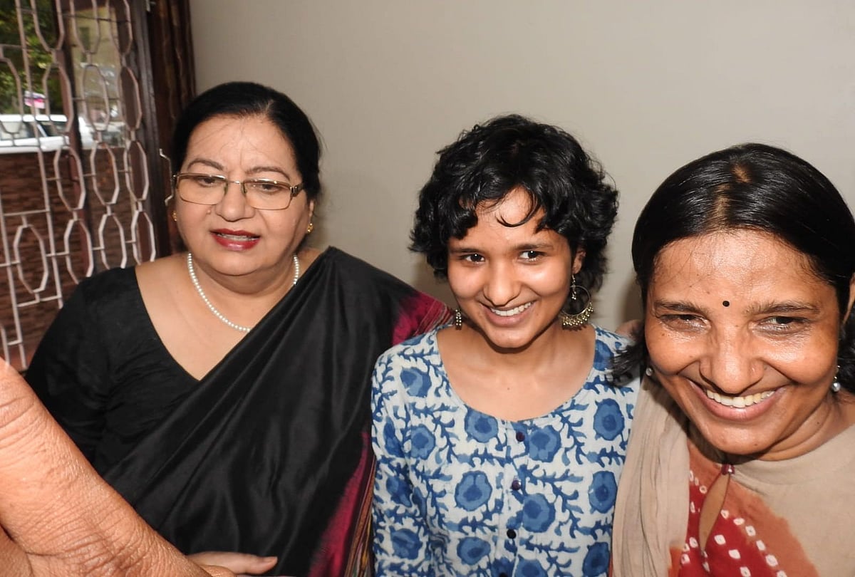 UPSC टॉपर श्रुति शर्मा ने जामिया कोचिंग का जताया आभार, कहा- अच्छा माहौल मिला और अच्छे शिक्षक मिले