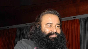 राम रहीम पर खट्टर सरकार फिर मेहरबान, पेरौल पर हुआ रिहा, एक महीने जेल से रहेगा बाहर