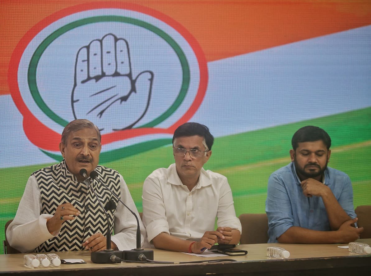 'अग्निपथ के जरिए संघ की मानसिकता को सेना में डालना चाहता है केंद्र', कांग्रेस बोली- नो रैंक, नो पेंशन, सिर्फ टेंशन  