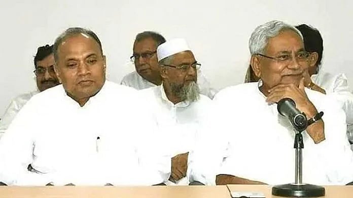 बिहार: जेडीयू में शीतयुद्ध जारी, टूटने की कगार पर पार्टी!