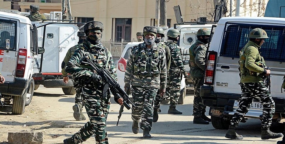 जम्मू-कश्मीर के सोपोर में सुरक्षा बलों से मुठभेड़ में एक आतंकी मारा गया, ऑपरेशन जारी