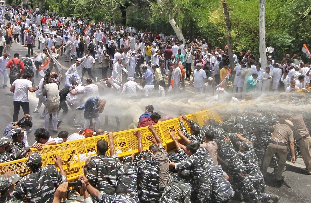 देश भर में राजभवनों पर कांग्रेस का प्रदर्शन, कहा- दमन करने में लगी मोदी सरकार, नहीं करेंगे बर्दाश्त