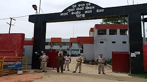 पटना के बेउर जेल में कोरोना विस्फोट, एक साथ 37 कैदी मिले संक्रमित, प्रशासन में मचा हड़कंप