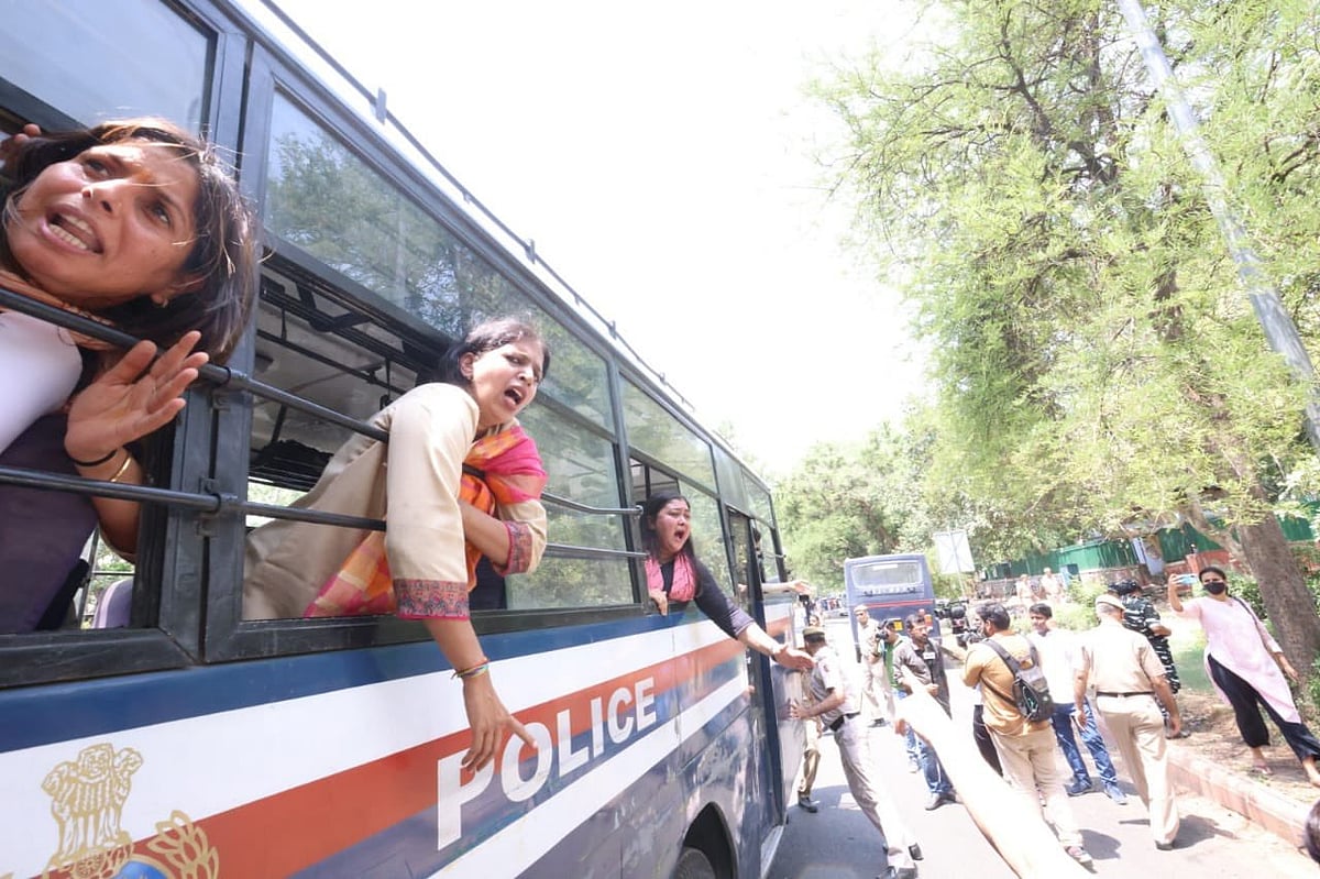 कांग्रेस के प्रदर्शन से घबराई मोदी सरकार! दीपेंद्र हुड्डा नजरबंद, हिरासत में कई नेता, अधीर रंजन ने पूछा- क्या हम आतंकी हैं?