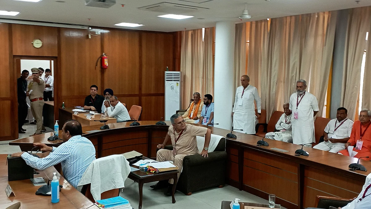 कैप्शन : हरियाणा विधानसभा में राज्यसभा चुनाव के लिए बनाया गया मतदान कक्ष व पोलिंग एजेंट के लिए बनाए गए केबिन