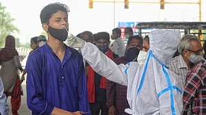 देश में कोरोना का कहर जारी, पिछले 24 घंटों में 9,923 नए मामले आए सामने, 17 लोगों की गई जान