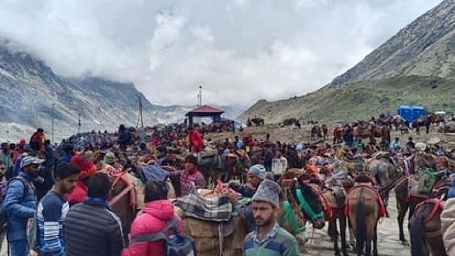 उत्तराखंड हाईकोर्ट ने चारधाम यात्रा में घोड़ों की मौत और अव्यवस्था पर सरकार को घेरा, तीन सप्ताह में मांगा जवाब