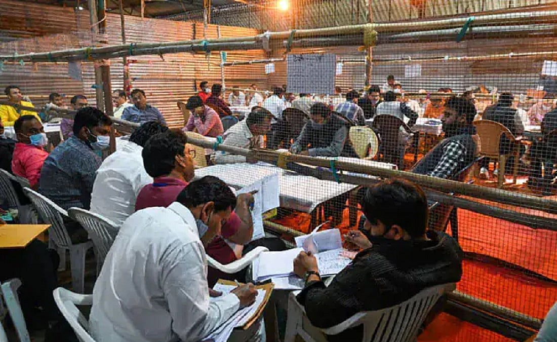 By Election Results: रामपुर और आजमगढ़ में मतगणना जारी, काउंटिंग के बीच SP उम्मीदवार ने कहा- EVM से हो रहा खिलवाड़